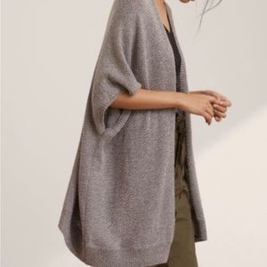 Aritzia cardigan. Gently worn.size M